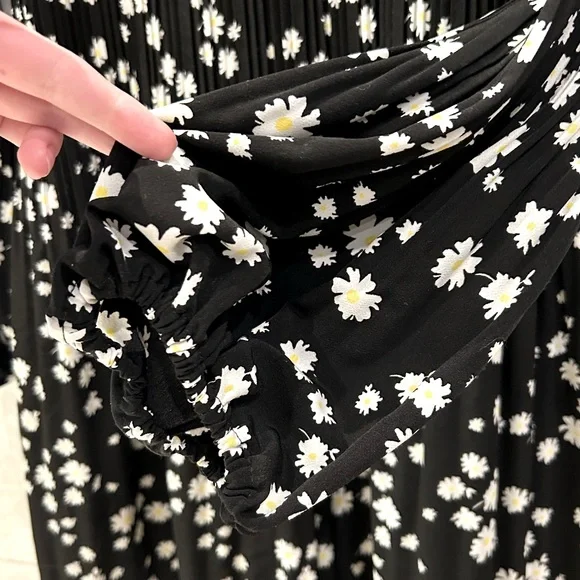 SOLD - Maje Daisy Floral Print Pleated Long Sleeve Crepe Mini
Dress - Picture 8 of 14